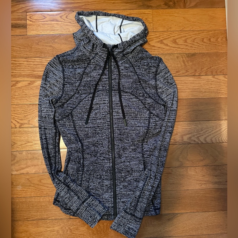 Lululemon define hoodie jacket size 8.